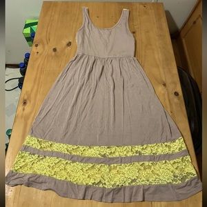 Women’s Size Small Lemon Tree Dress